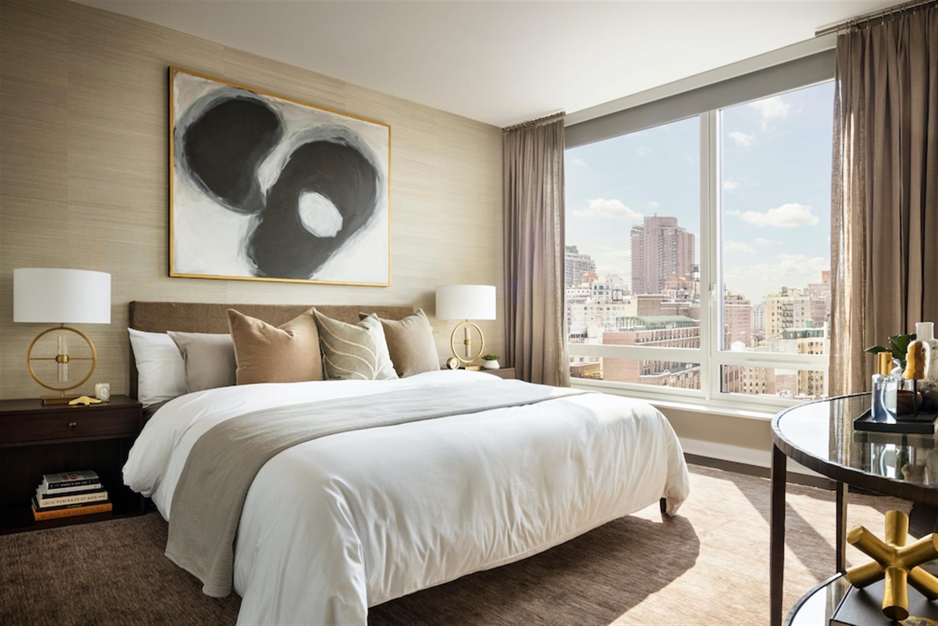 UES 2 Bed w/ Sweeping Views