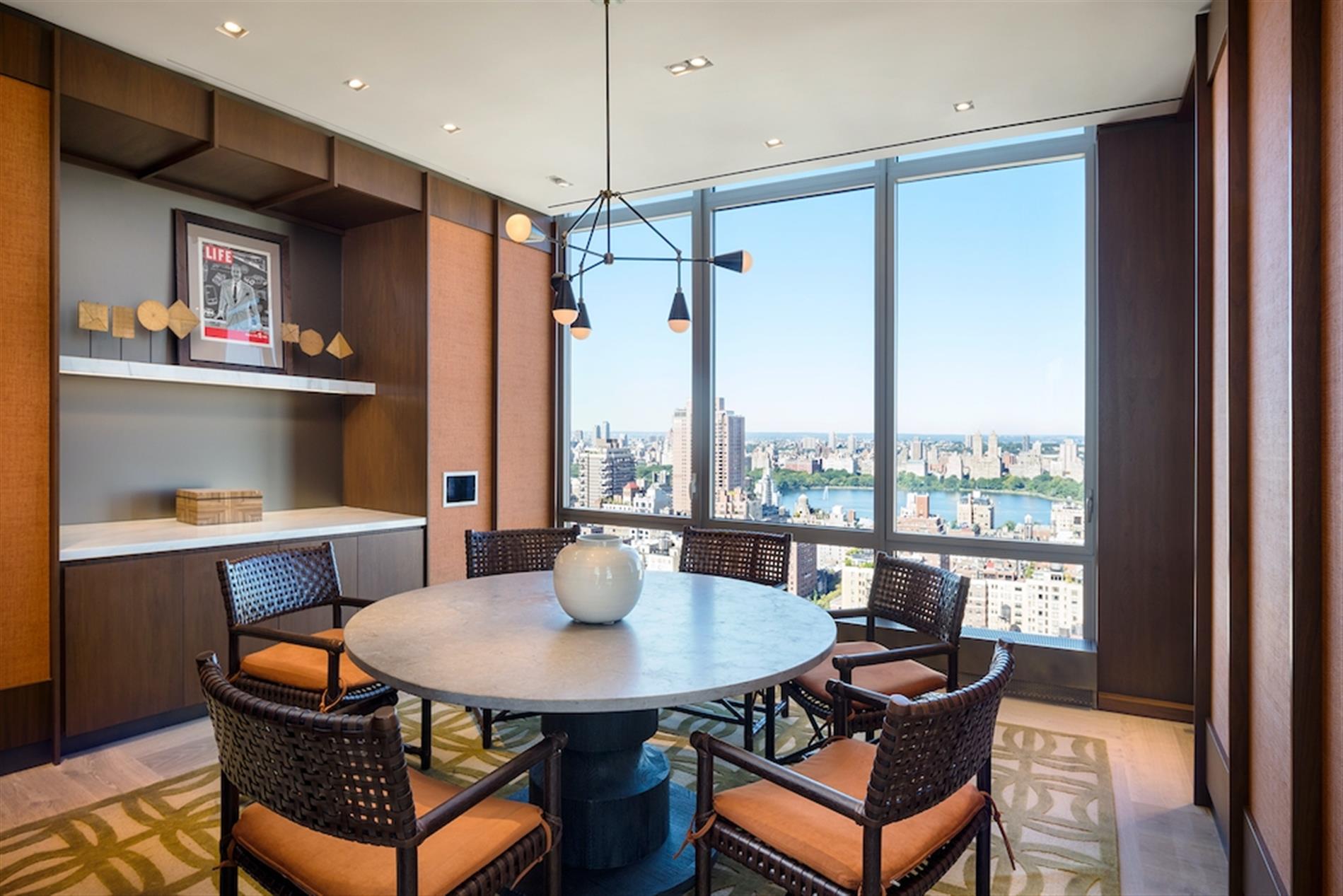 UES 2 Bed w/ Sweeping Views