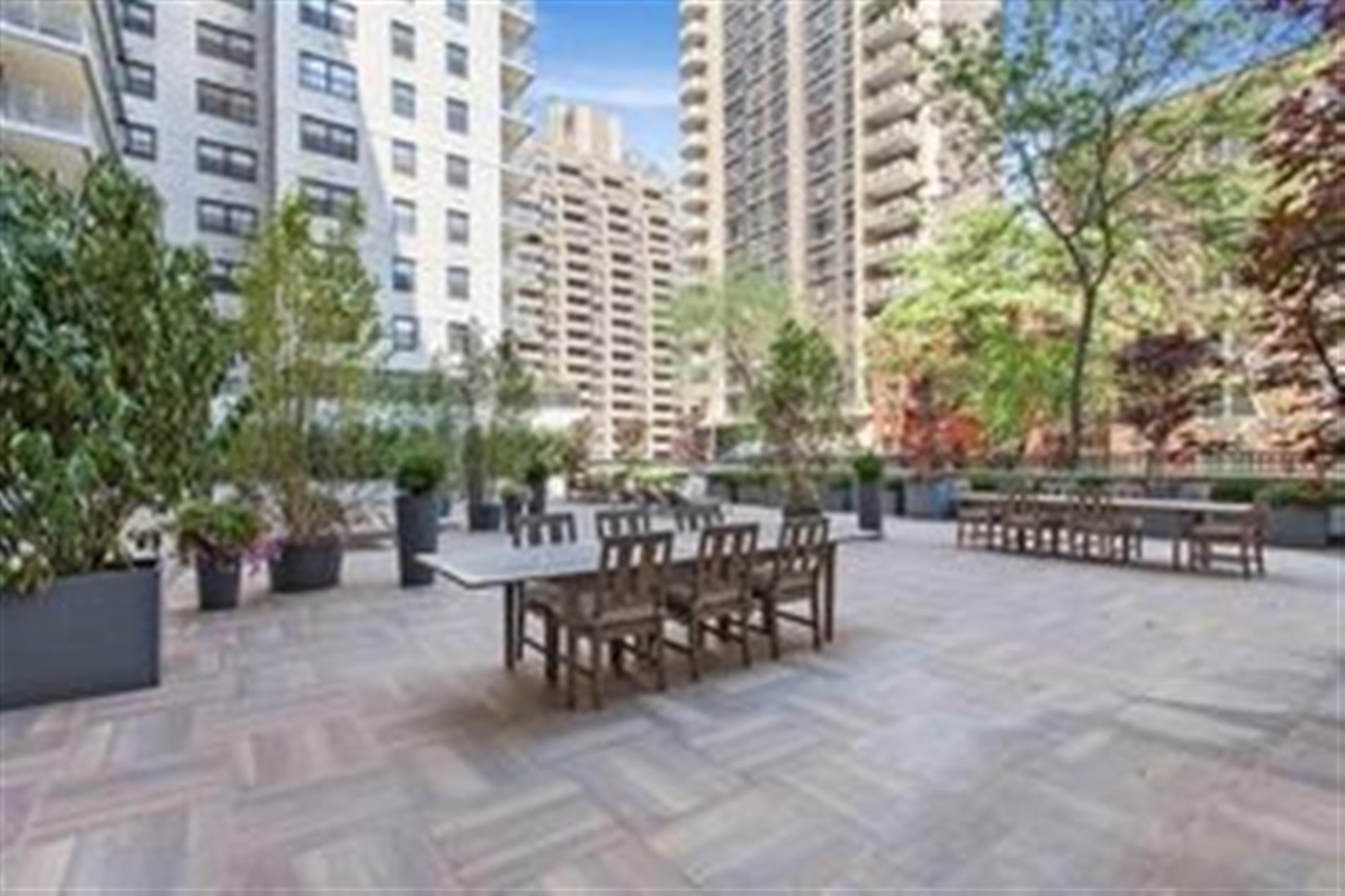 East 86th Street Second Avenue Q