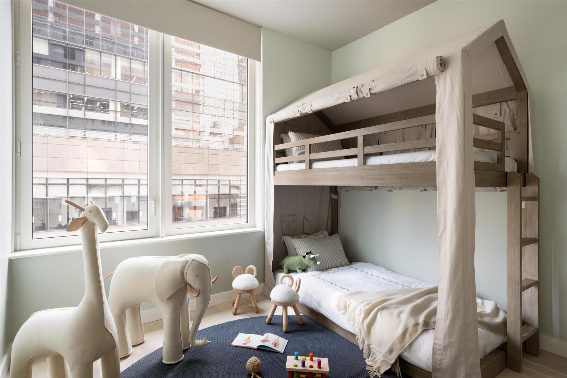 Lincoln Square NO FEE W/D