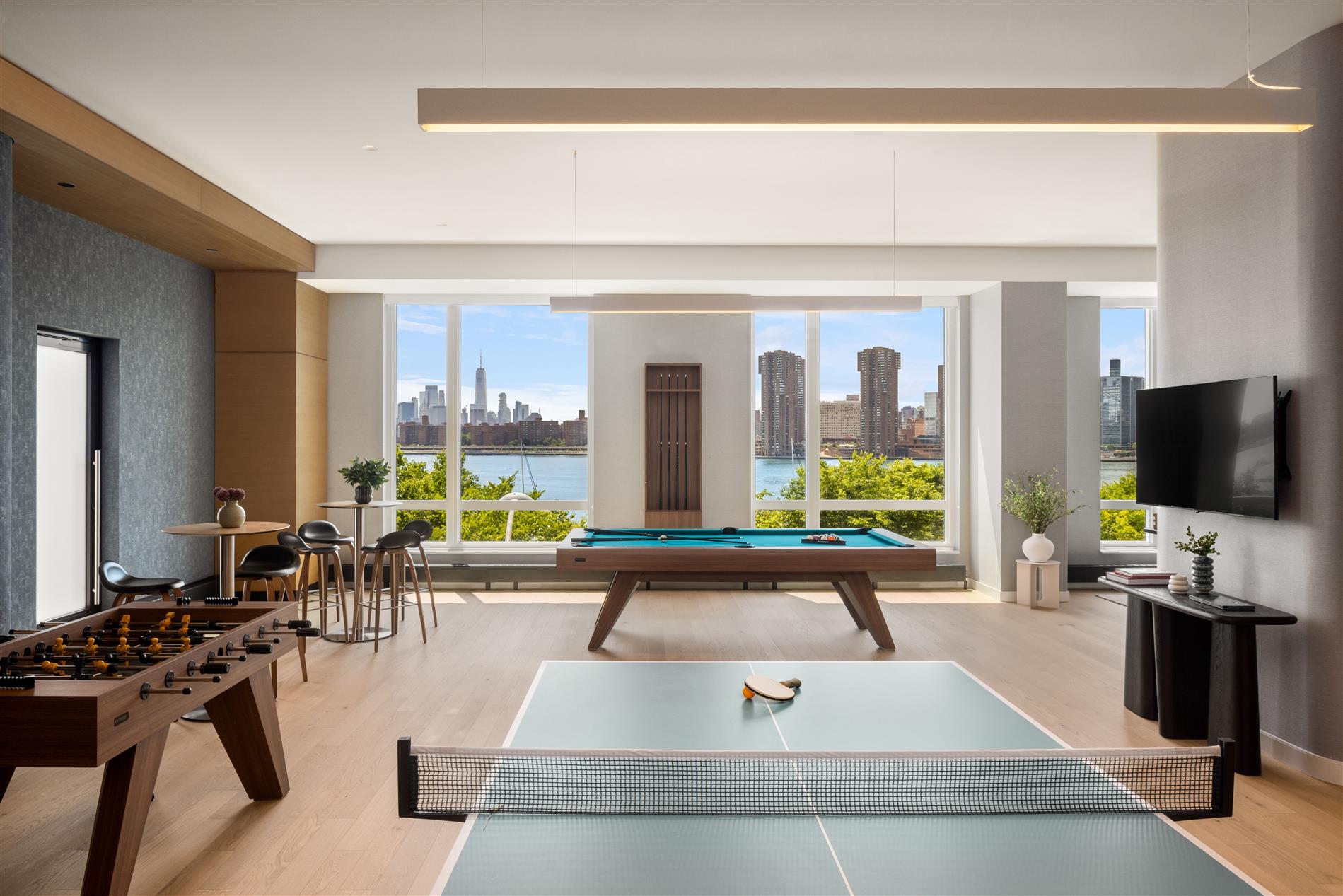 Long Island City NO FEE WD FREE RENT