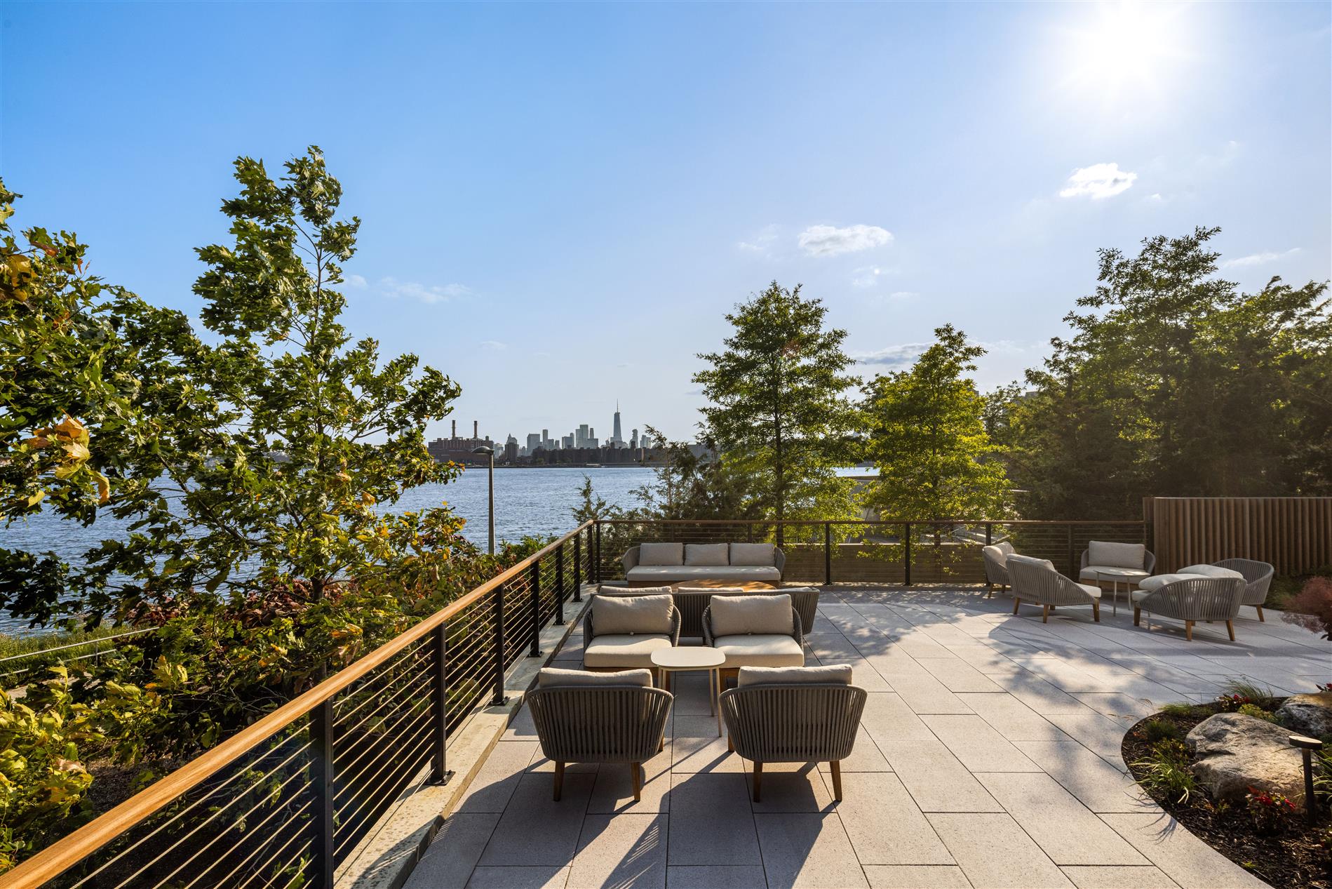 Long Island City NO FEE WD FREE RENT