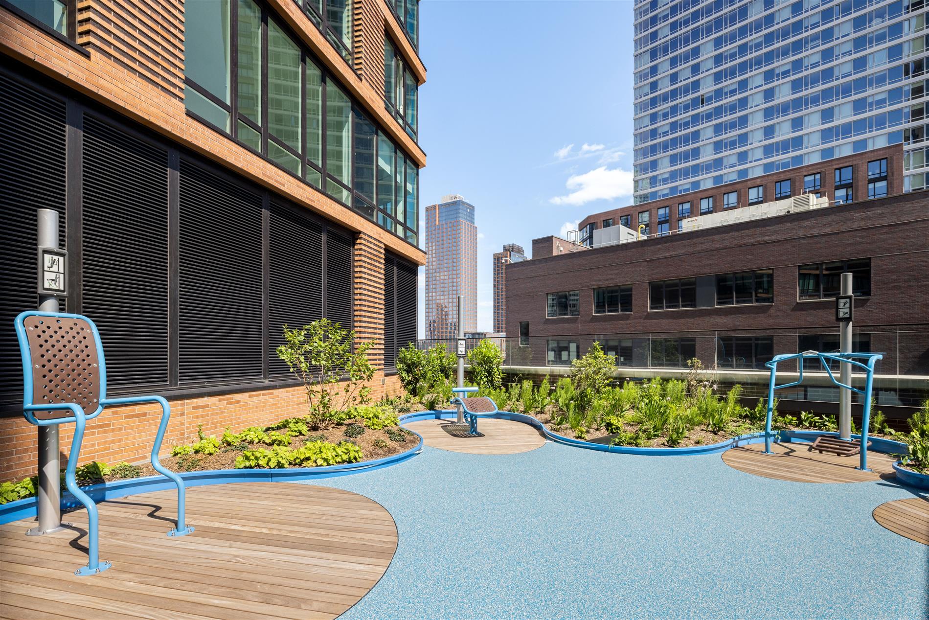 Long Island City NO FEE WD FREE RENT