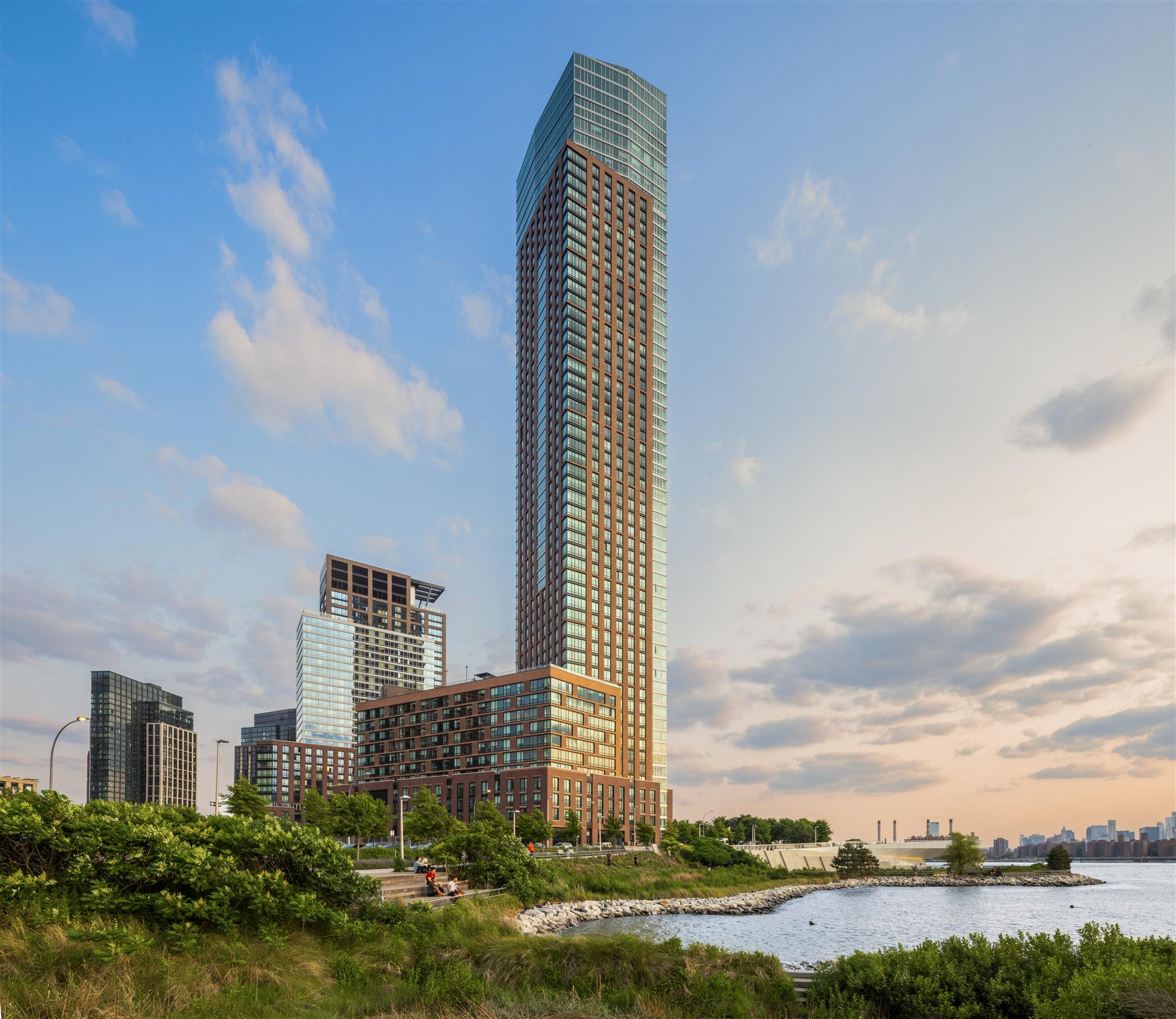 Long Island City NO FEE WD FREE RENT
