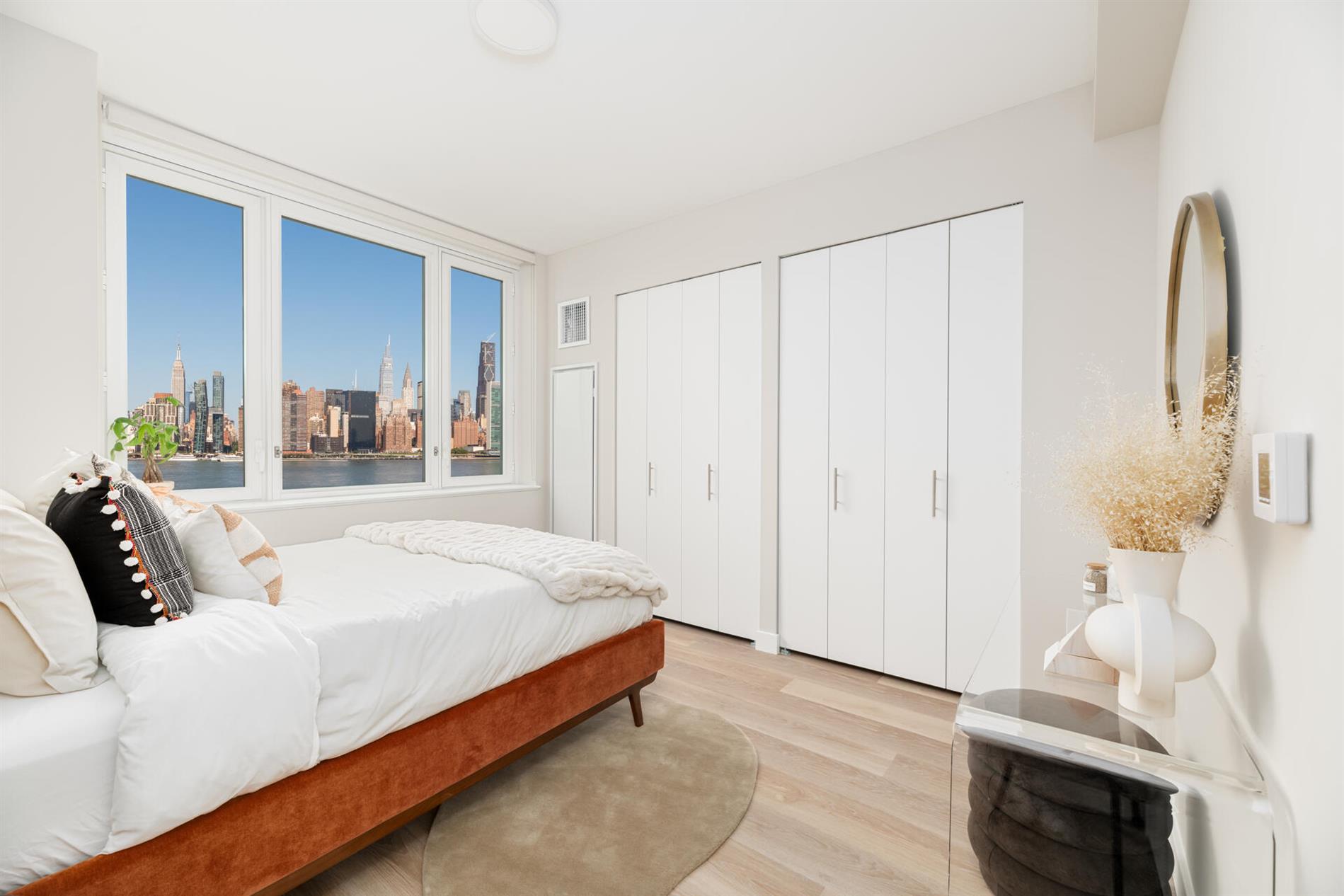 Hunters Point NO FEE FREE RENT WD