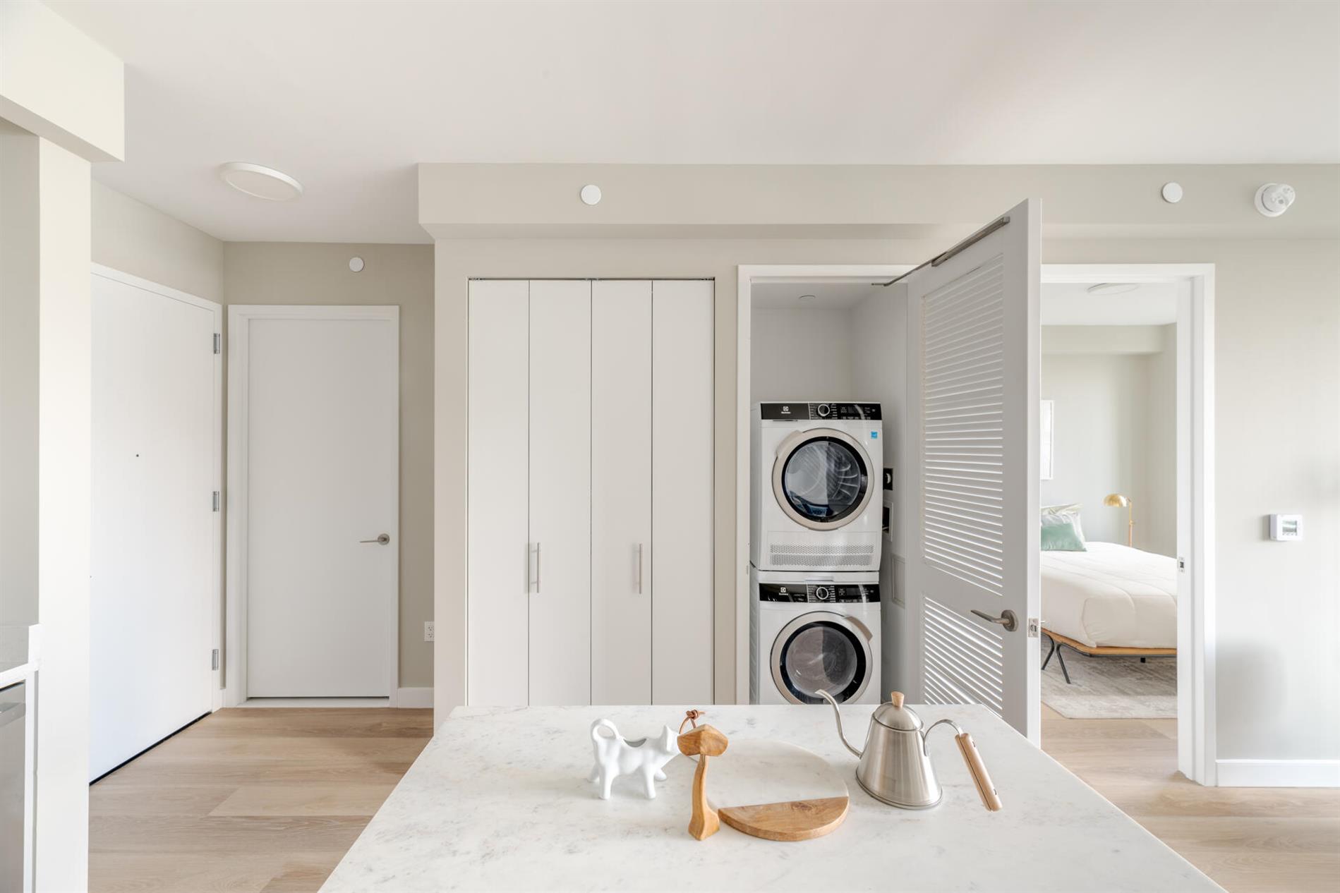 Hunters Point NO FEE FREE RENT WD