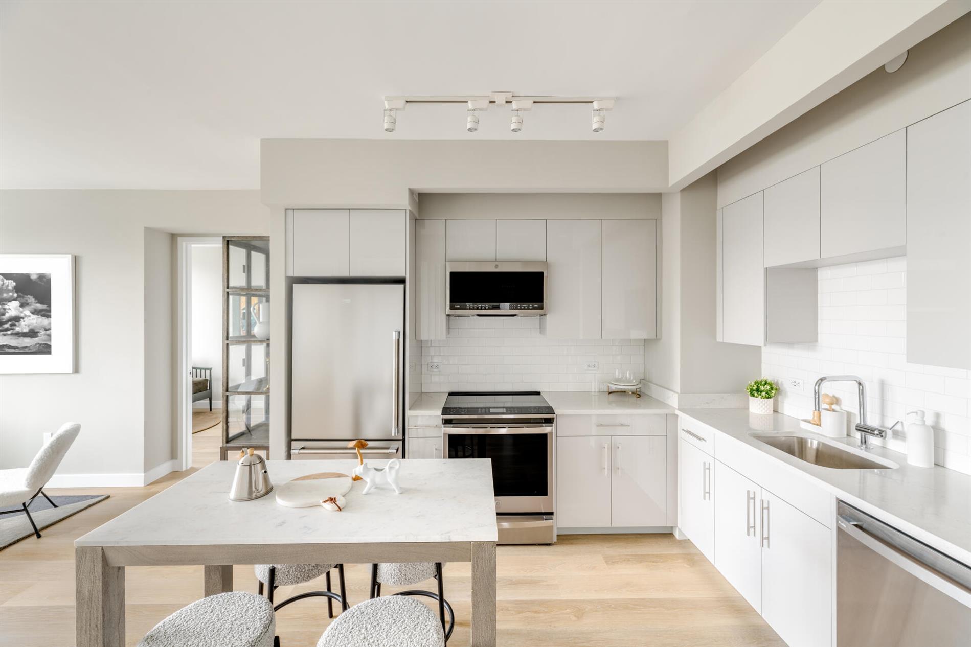 Hunters Point NO FEE FREE RENT WD