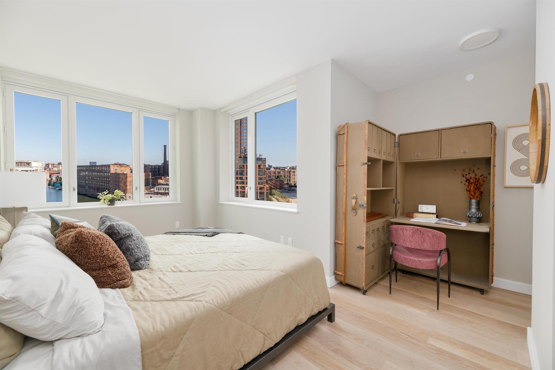 Hunters Point NO FEE FREE RENT WD