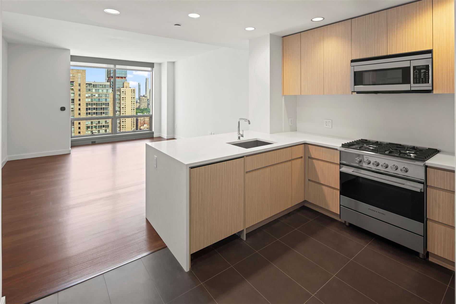 Lincoln Square NO FEE FREE RENT
