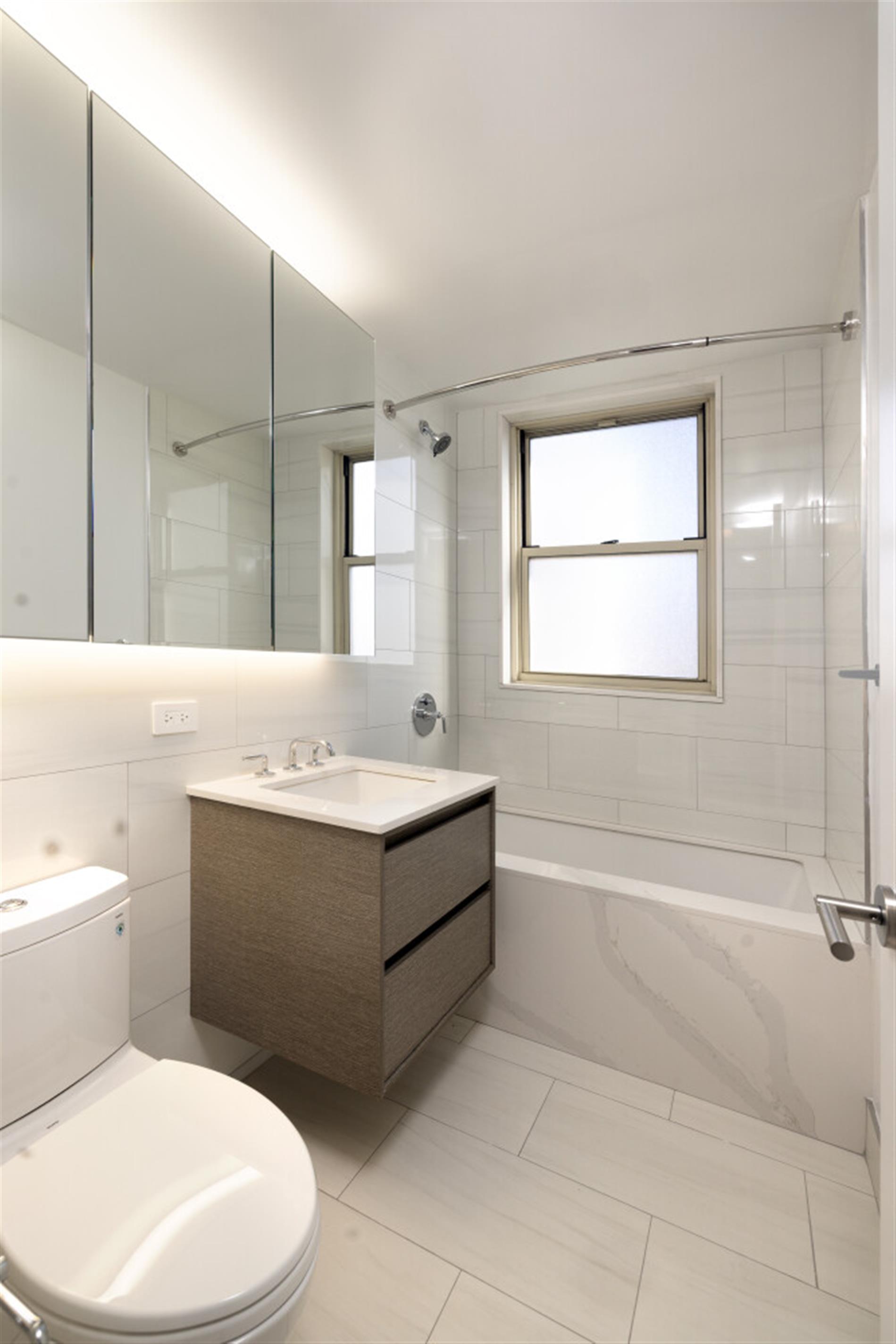 166 E 34 St, Apt 1802