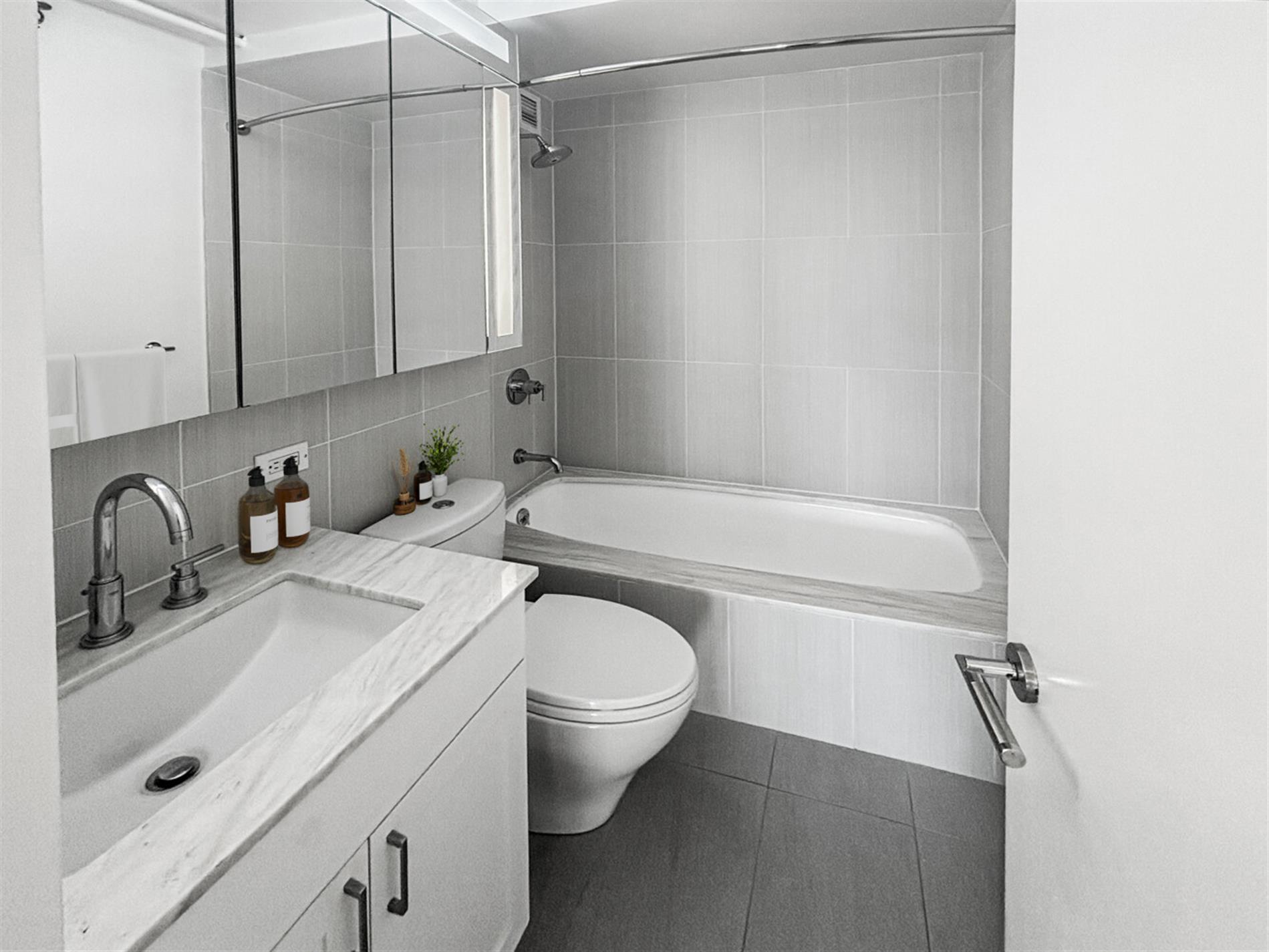 West River House | 424 West End Ave