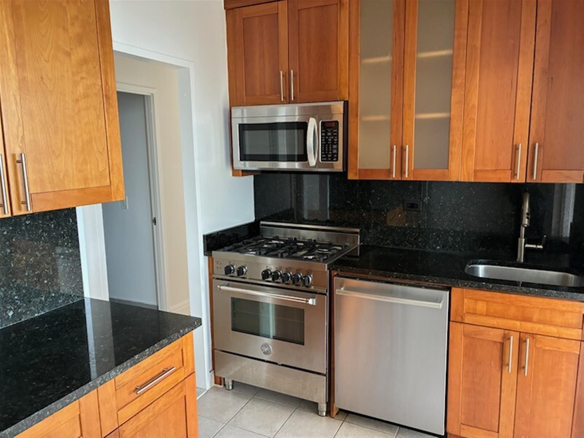 West River House | 424 West End Ave