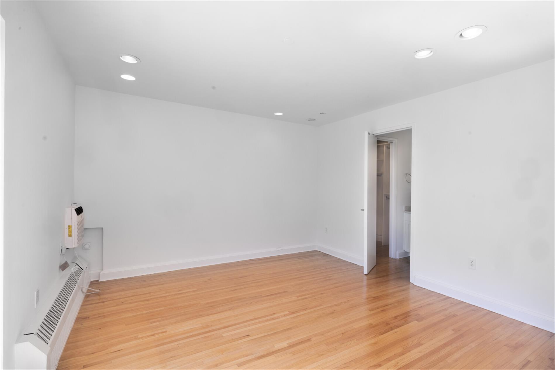 450 Sixth Ave, PH03