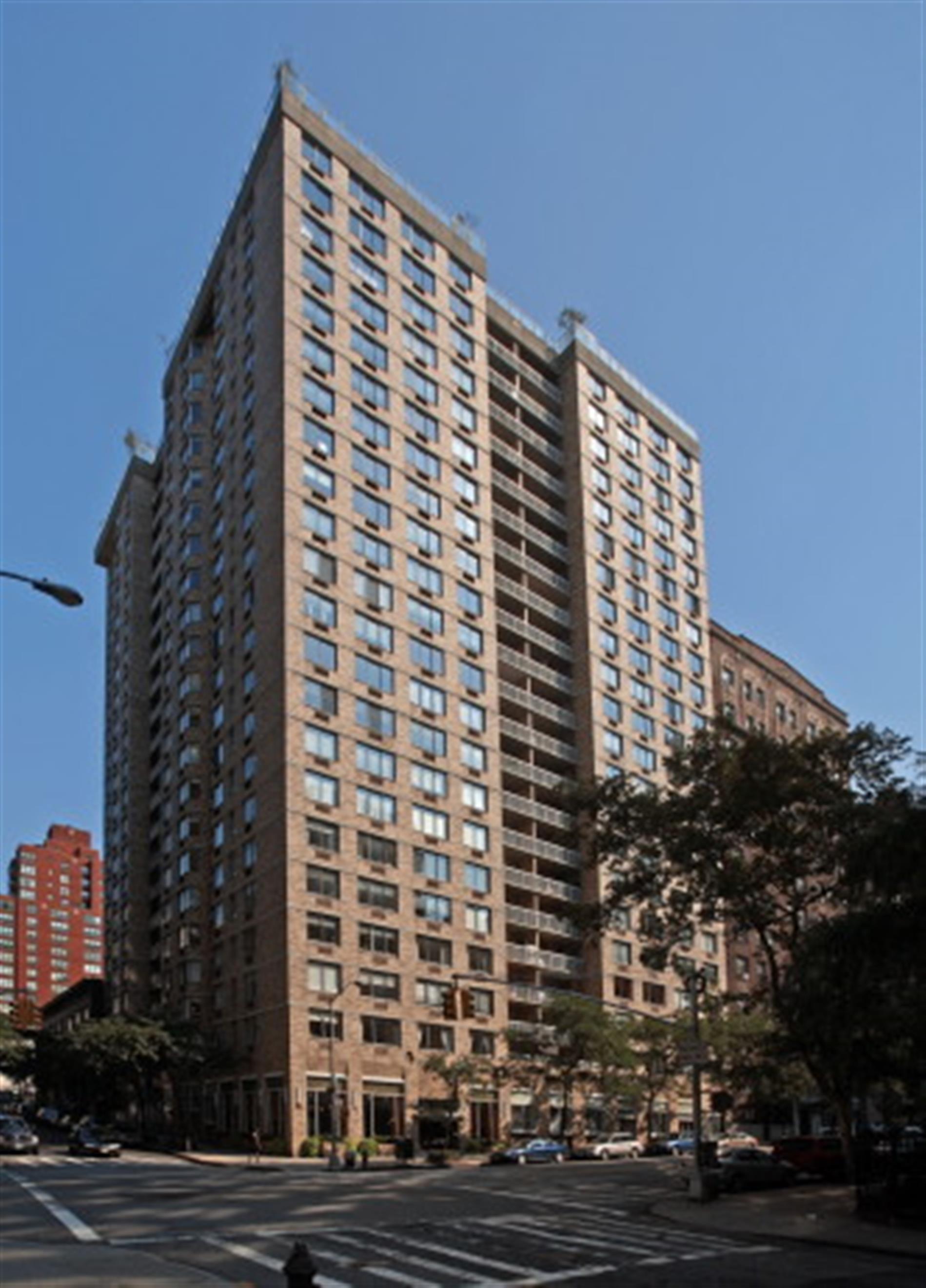 424 West End Ave, 14007