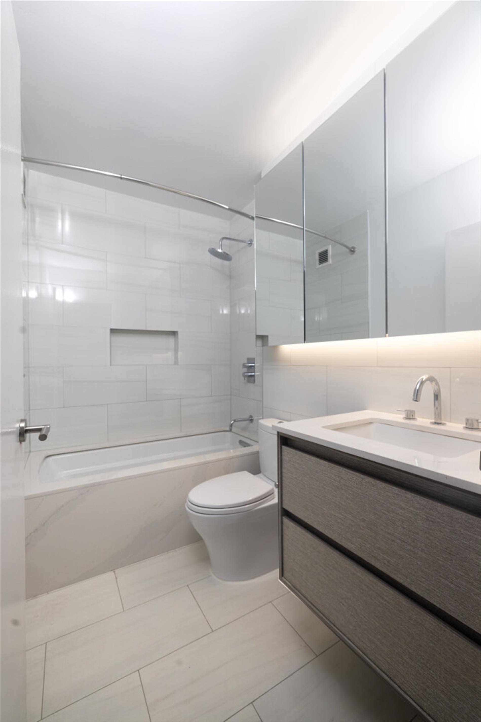 424 West End Ave, 14007