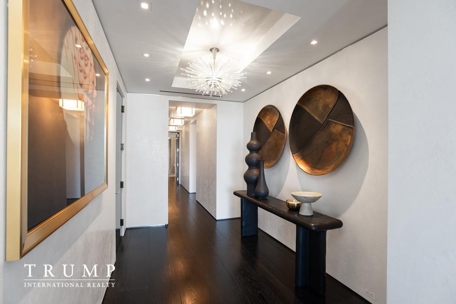 https://www.olr.com/pictures/interior_photo/89923_5ddf6806-f0c6-436d-b76d-ae8c2016e3f7.jpg